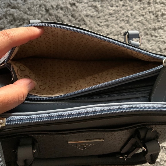 Guess Crossbody Purse - Picture 5 of 10